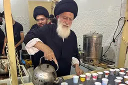  پذیرایی آیت الله علوی بروجردی در موکب اربعین حسینی