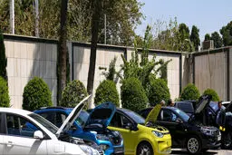 رانندگی رئیسی با خودروی برقی