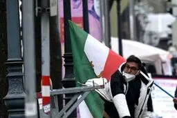 رئیس‌امنیت داخلی و سرشکنجه‌گر ساواک در تجمع ضد انقلاب