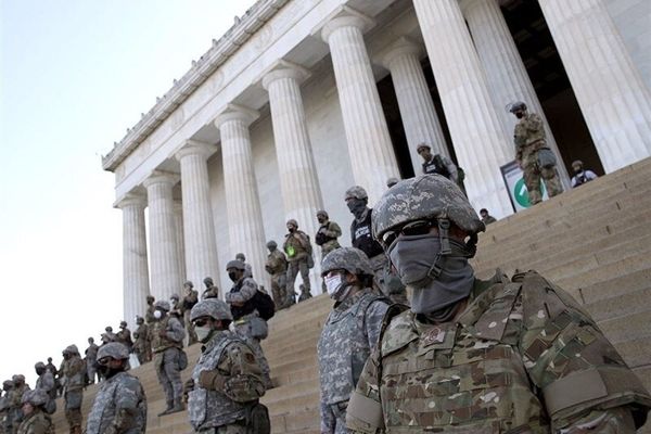 حمله نیروهای ترامپ به مردم شیکاگو + فیلم