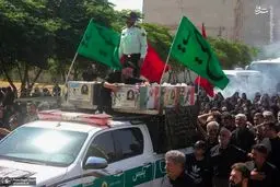 تصاویر تشییع خانواده شیخی در خمین با پرچم ایران