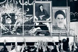 عکس/ عکسی کمتر دیده شده از عزاداری مردم در سوگ رحلت امام خمینی (ره)