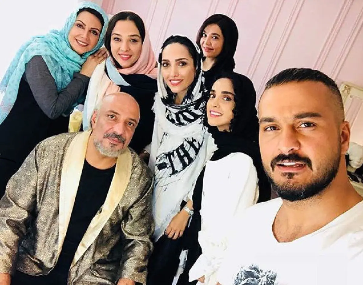 تصویری از دورهمی "ممنوعه" بازیگران