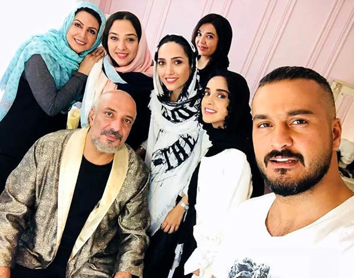 تصویری از دورهمی "ممنوعه" بازیگران