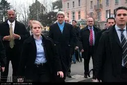 پیاده روی جان کری در لوزان سوئیس بعد از مذاکره با ظریف /تصاویر