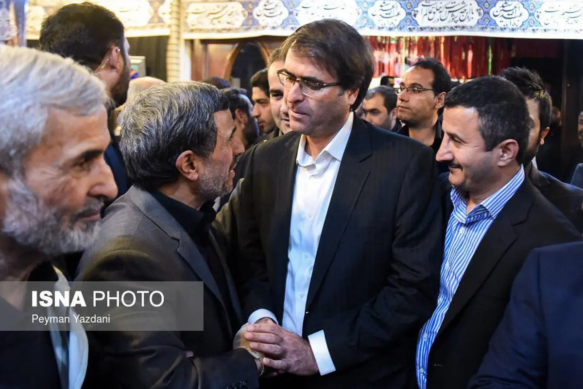 رویارویی نوه امام با احمدی نژاد در یک مراسم ترحیم/عکس