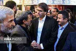 رویارویی نوه امام با احمدی نژاد در یک مراسم ترحیم/عکس