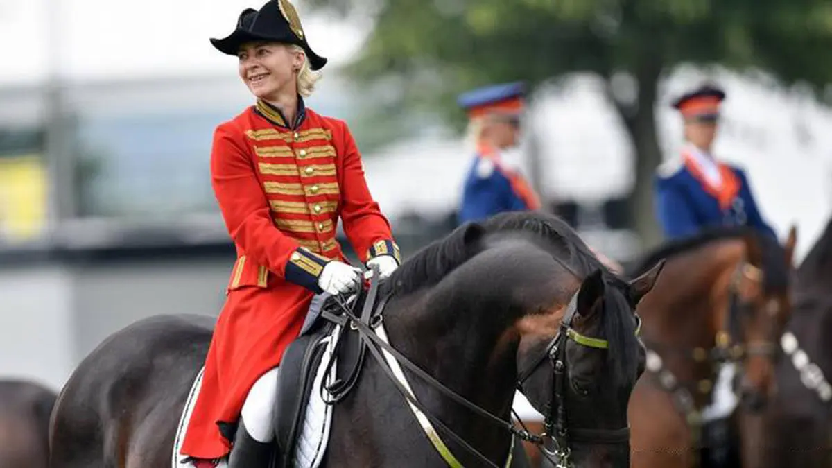 (تصاویر) اولین بانوی وزیردفاع در آلمان