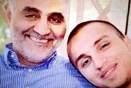 عکس دیده نشده و ماندگار از شهید مغنیه در کنار سردار سلیمانی