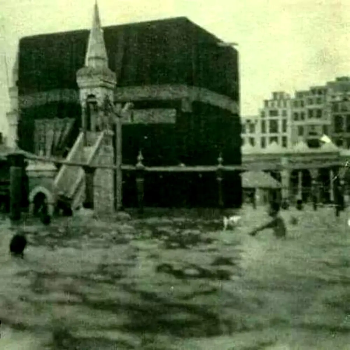 عکسی از کعبه در میان سیل