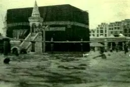 عکسی از کعبه در میان سیل
