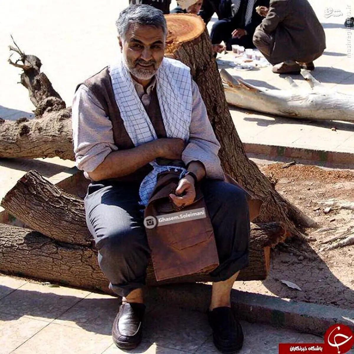 تیپ متفاوت حاج قاسم/ عکس