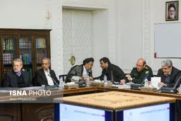 گفتگوی درگوشی وزیر اطلاعات و ضرغامی در حاشیه یک جلسه/عکس