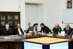 گفتگوی درگوشی وزیر اطلاعات و ضرغامی در حاشیه یک جلسه/عکس