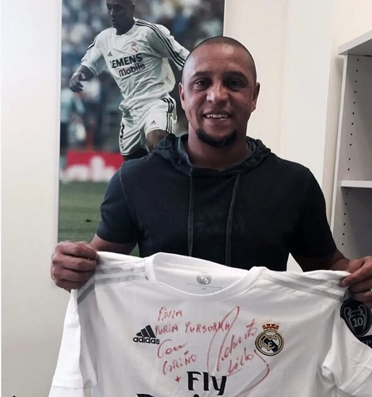 کادوی اسطوره برزیلی رئال مادرید برای پوریا پورسرخ/ عکس