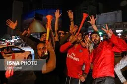 شادی خیابانی هواداران پرسپولیس پس از صعود به فینال / تصاویر