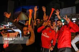شادی خیابانی هواداران پرسپولیس پس از صعود به فینال / تصاویر