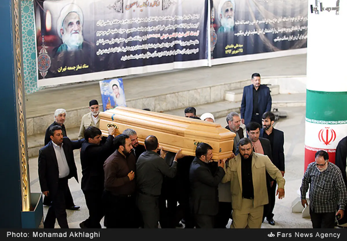 لاریجانی، شاهرودی، علوی،احمدی‌نژاد و ضرغامی در مراسم تشییع پیکر مرحوم آیت‌الله خزعلی