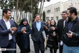 خوش‌و‌بش آخوندی با خبرنگاران/عکس