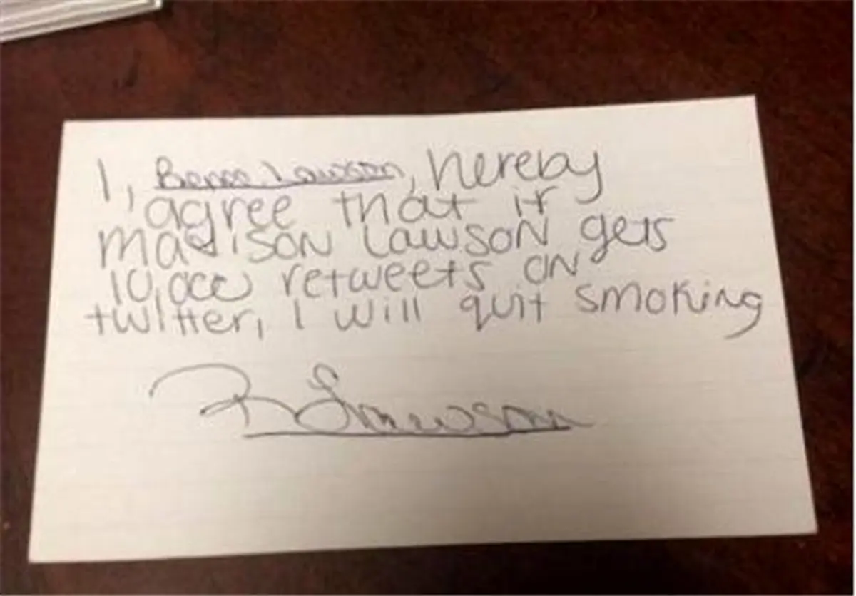 روش دو خواهر برای ترک سیگار مادر+عکس