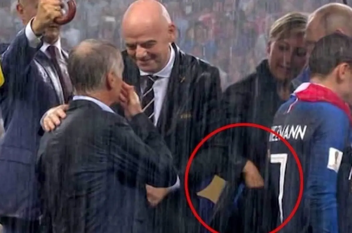 جنجال بزرگ در مراسم اهدای مدال به اعضای فرانسه/ سرقت یک مدال با هماهنگی پوتین؟ + عکس