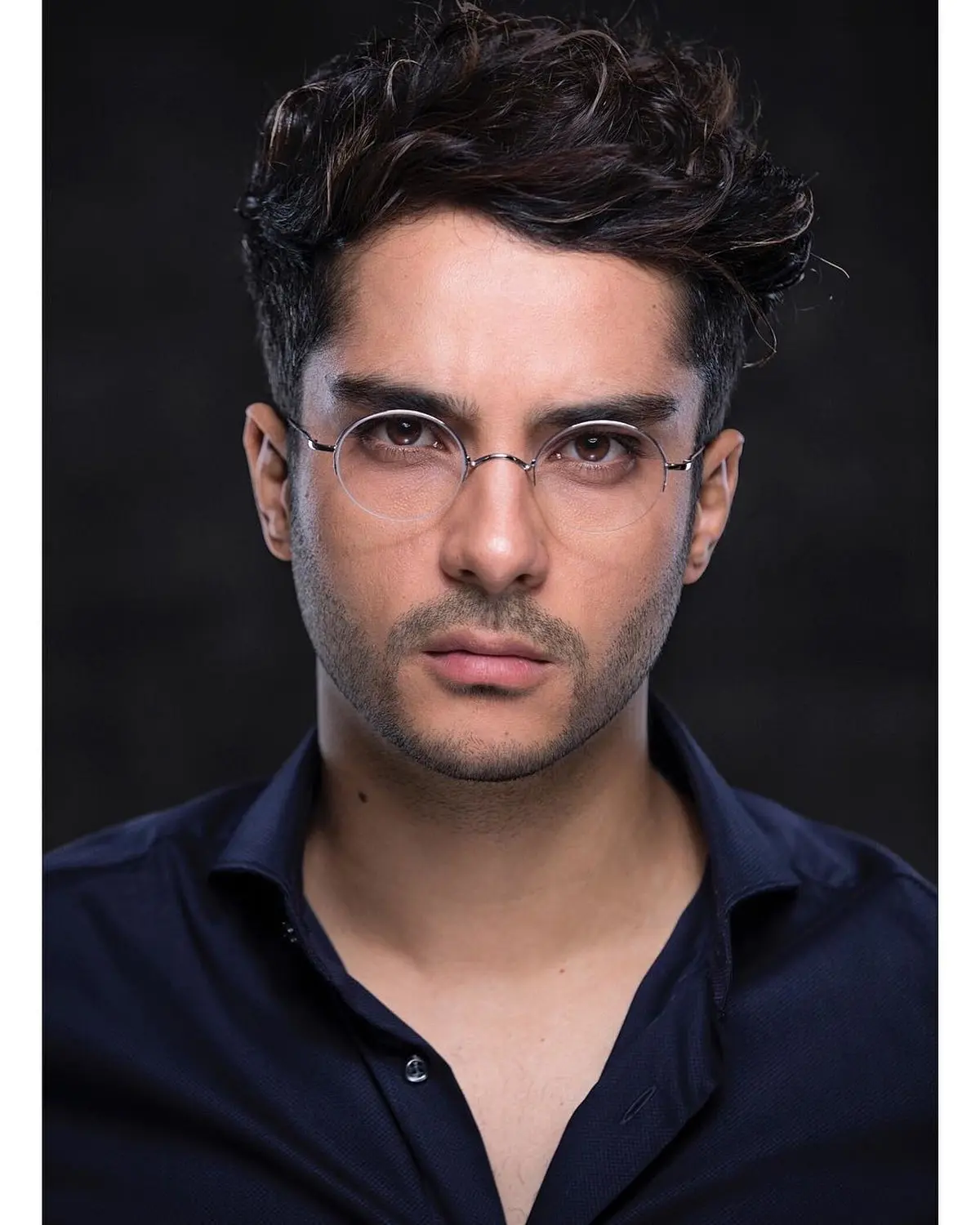 پرتره کمتر دیده شده از بازیگر جوان سریال نهنگ آّبی