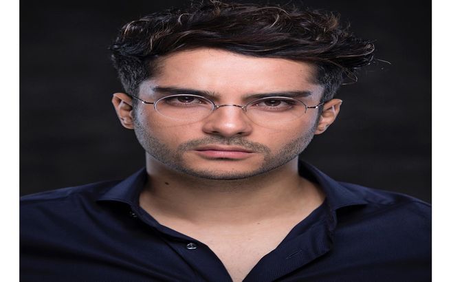 پرتره کمتر دیده شده از بازیگر جوان سریال نهنگ آّبی