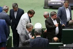 حاشیه های حضور روحانی در مجلس/از خوش و بش نمایندگان با وزرا تا گعده های چند نفره نمایندگان/تصاویر