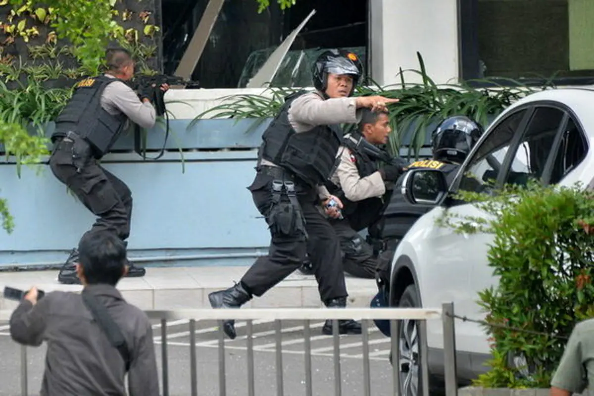 انفجار انتحاری در پایتخت اندونزی/ ۲ نفر زخمی شدند