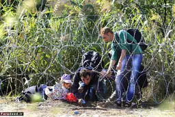 دستگیری پدر مقابل چشمان گریان دختر/تصاویر