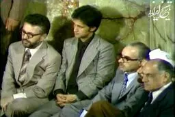 عکسی دیده‌نشده از ابراهیم یزدی در مراسم ترحیم شهید مطهری