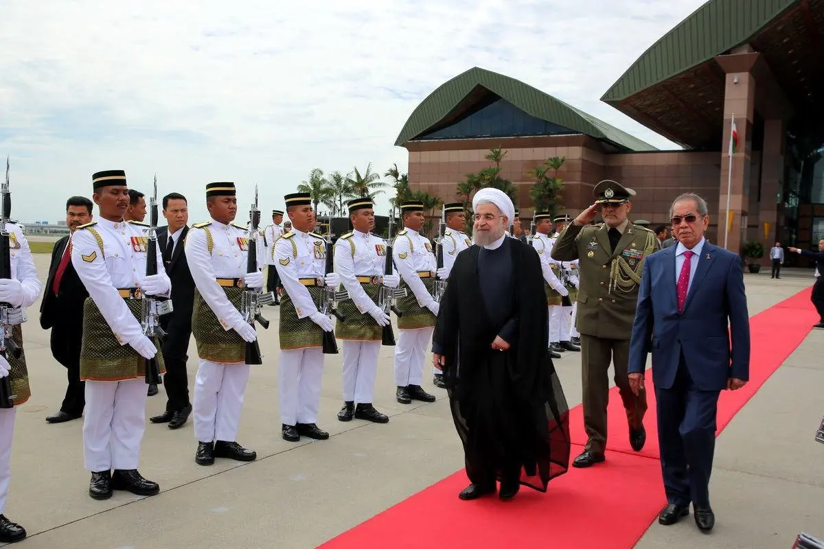 مراسم بدرقه روحانی در فرودگاه مالزی/عکس