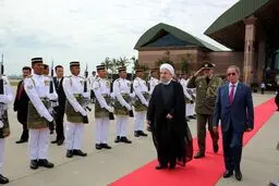 مراسم بدرقه روحانی در فرودگاه مالزی/عکس