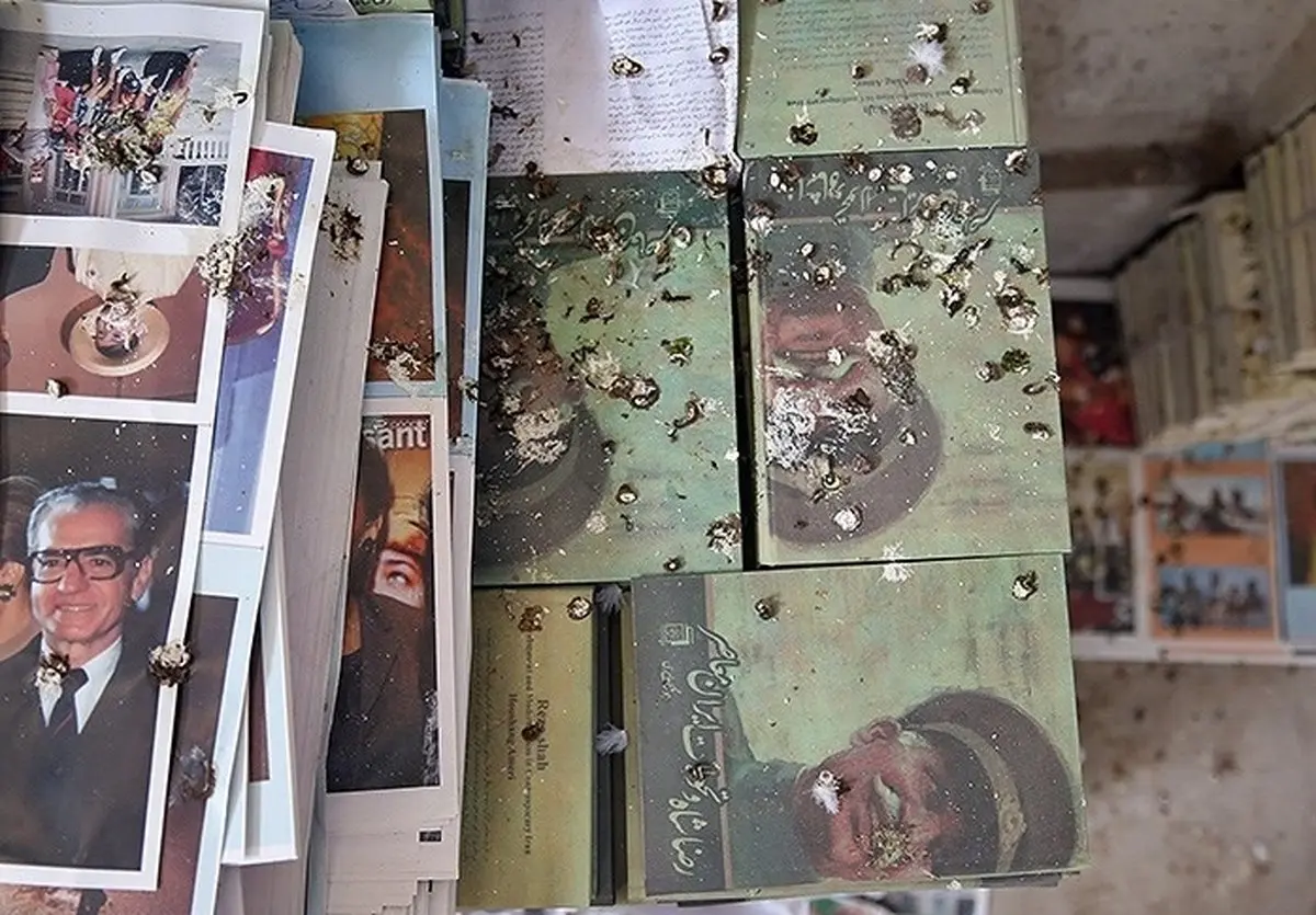 تصاویر: انبار کتاب‌های قاچاق