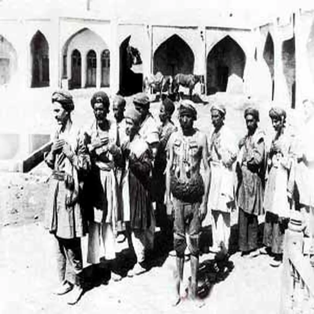 عکس دیده نشده از زائران کربلا در زمان قاجار