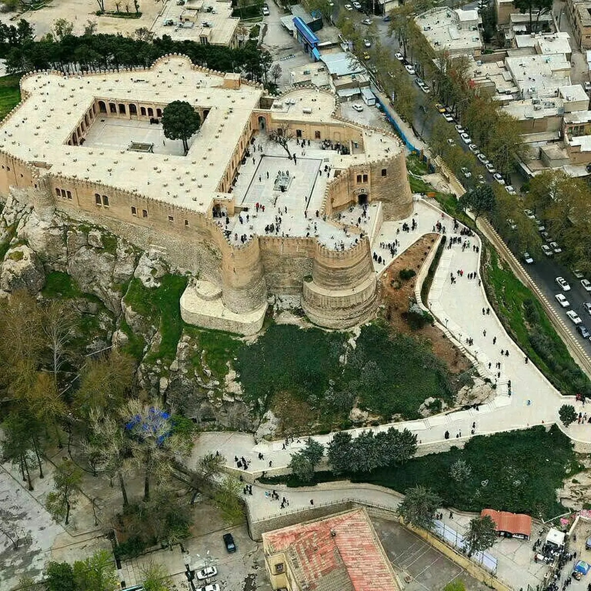 نمایی زیبا از قلعه فلک الافلاک / عکس