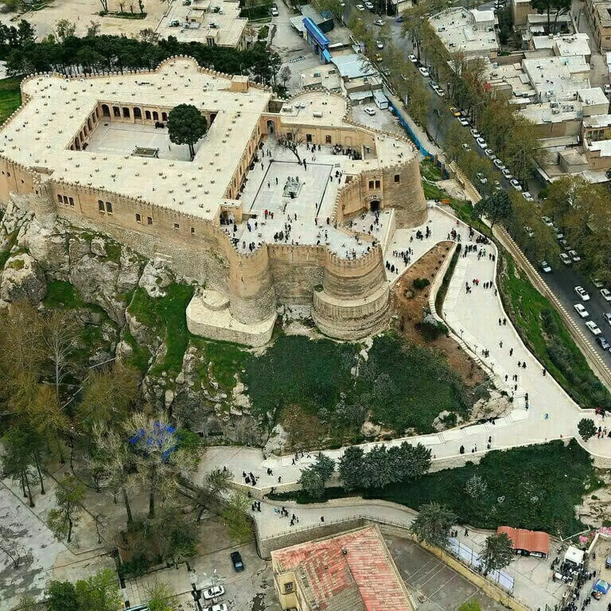 نمایی زیبا از قلعه فلک الافلاک / عکس