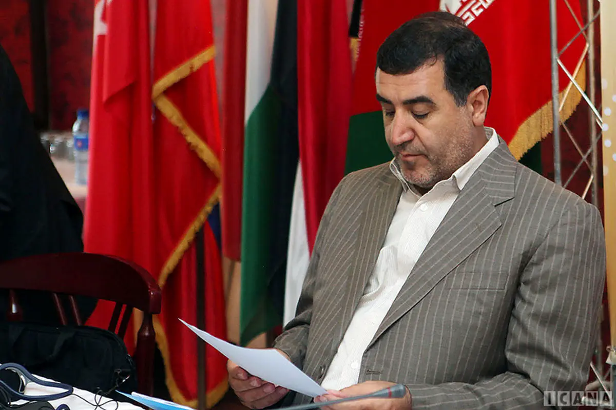 انتقاد نماینده اصولگرا از کابینه دوازدهم: قد و قامت برخی از وزرای پیشنهادی برای وزارت کوتاه است/ کابینه پیشنهادی نسبت به کابینه یازدهم تنزل داشت/ شاید سه وزیر از مجلس رای اعتماد نگیرند