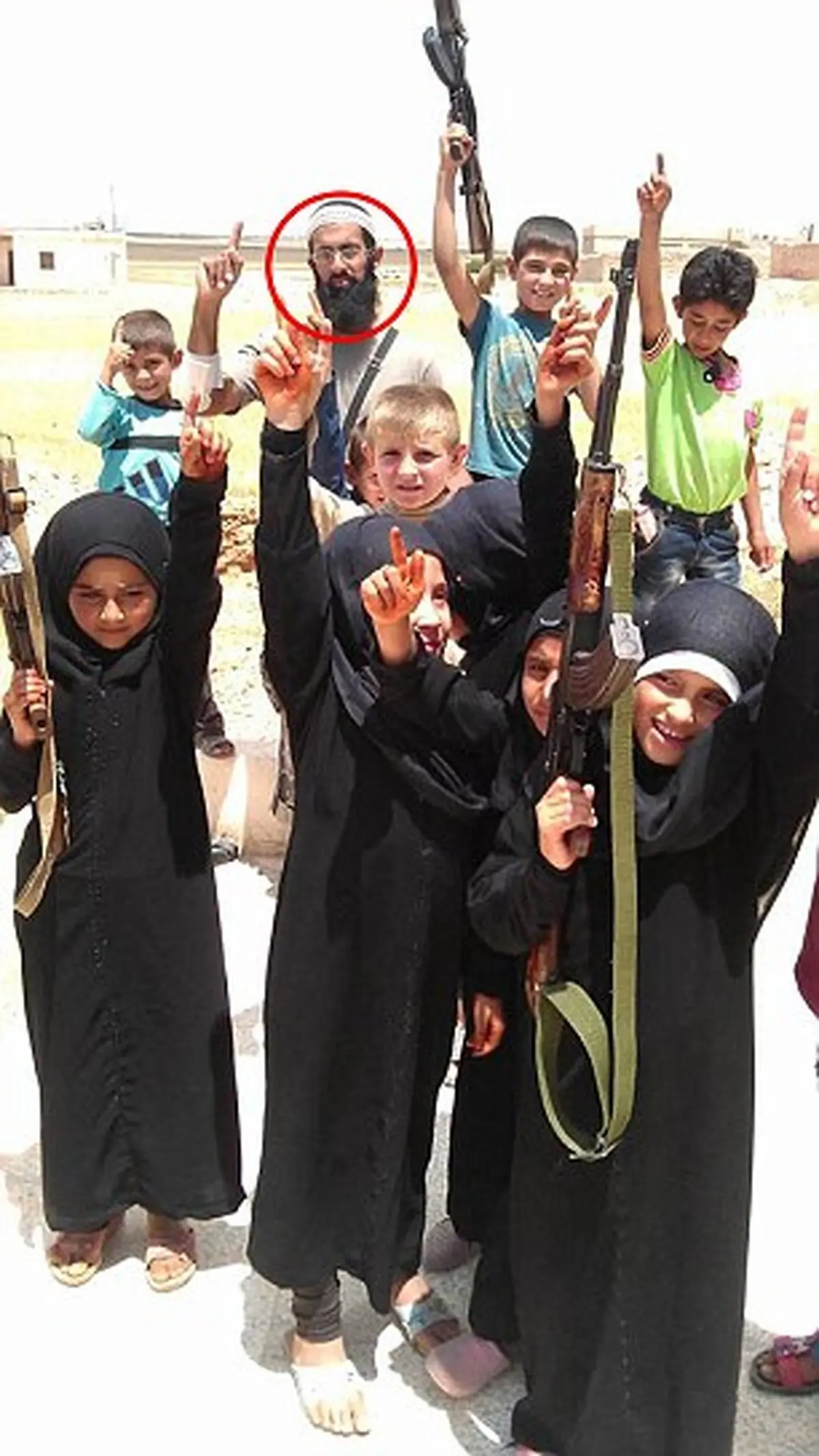 دختربچه‌های داعشی/ عکس