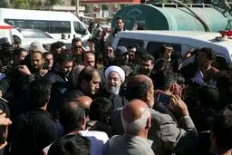 تصاویری از رییس جمهور روحانی در میان مردم زلزله زده کرمانشاه
