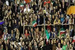 چالش ورود زنان به ورزشگاه؛ فاز سیاسی کلید خورد /آیا سیاستمداران راه را برای ورود زنان به استادیوم ها باز خواهند کرد؟