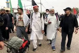 پرویز پرستویی در پیاده‌روی اربعین / عکس