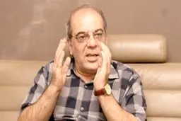 عباس عبدی: وقتی اجازه اعتراضات مدنی را ندهیم، به طور ضمنی خشونت و تخریب را پذیرفته ایم