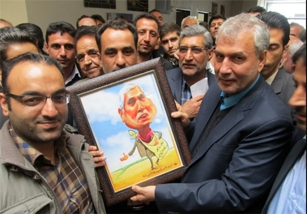 وزیر کار و کاریکاتورش در کنار هم /عکس