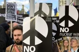 تصاویری از تجمع مقابل پارلمان انگلیس در اعتراض به حمله به سوریه