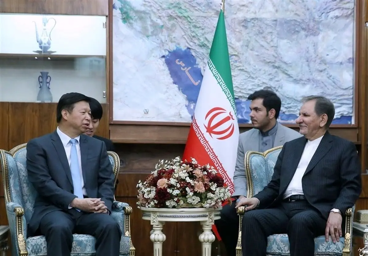 جهانگیری به مقام ارشد چینی:‌ انتظار داریم در خرید نفت ایران فعالتر عمل کنید / آمادگی داریم گاز به چین صادر کنیم