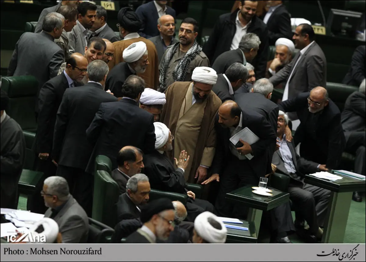 رسایی بالای سر روحانی/ عکس