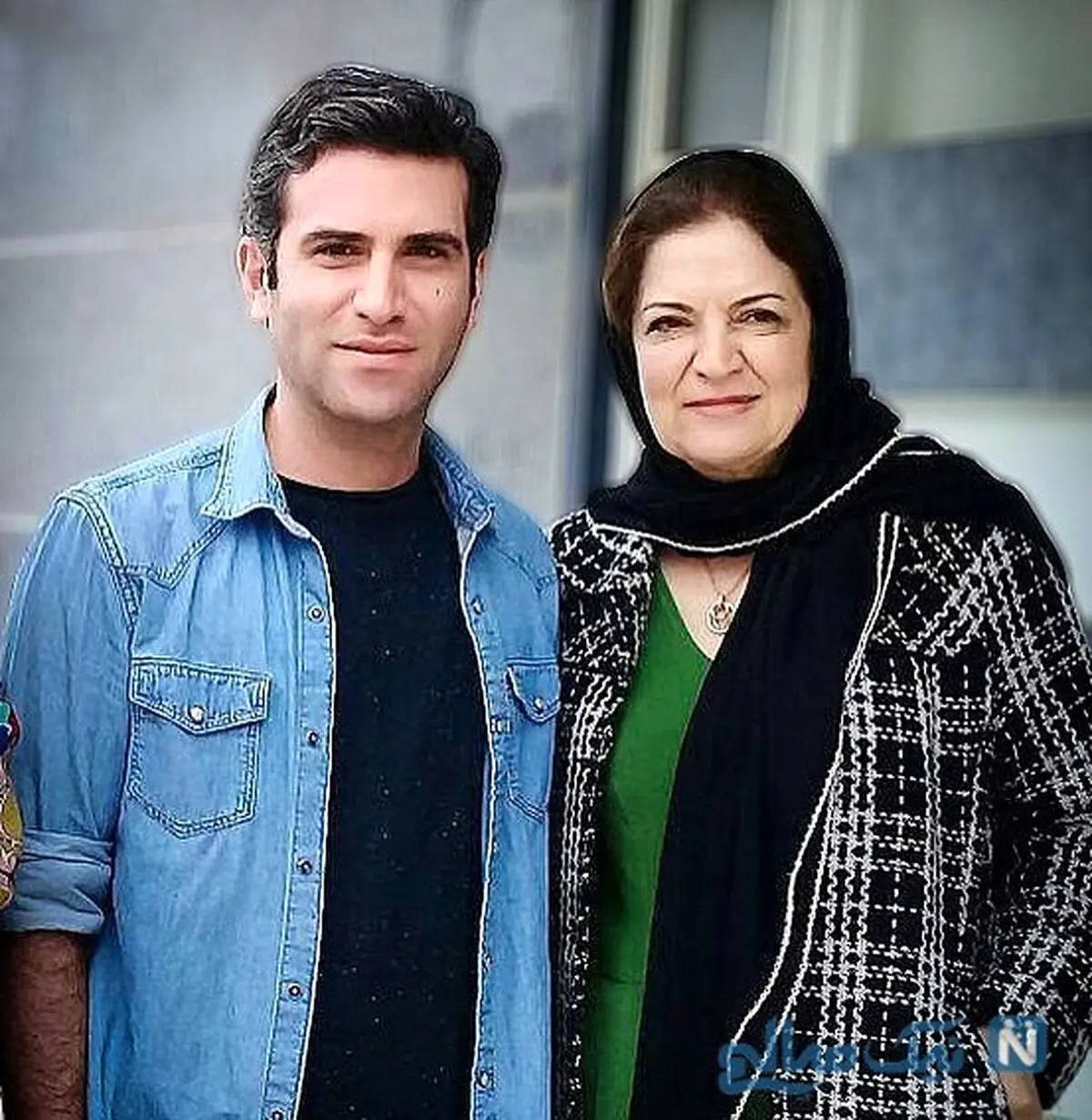 اینستاگرام: هوتن شکیبا (برنده سیمرغ بهترین بازیگر) در کنار مادرش