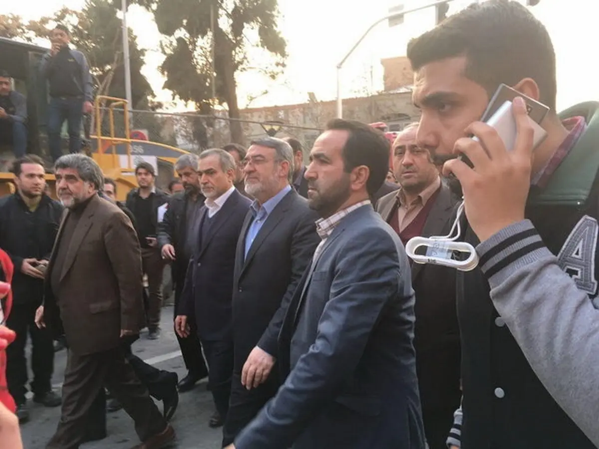 وزیر کشور و برادر رئیس جمهور در محل ریزش ساختمان پلاسکو /تاکید وزیر بر برخورد با خاطیان حادثه + عکس