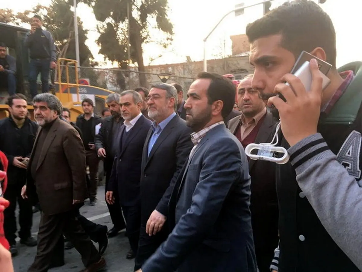 وزیر کشور و برادر رئیس جمهور در محل ریزش ساختمان پلاسکو /تاکید وزیر بر برخورد با خاطیان حادثه + عکس